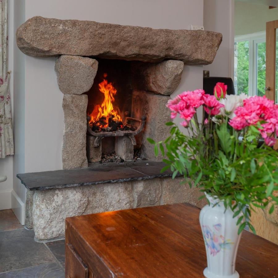 Beautiful Mountain Views & Private Hot Tub Villa Kilcoo Kültér fotó
