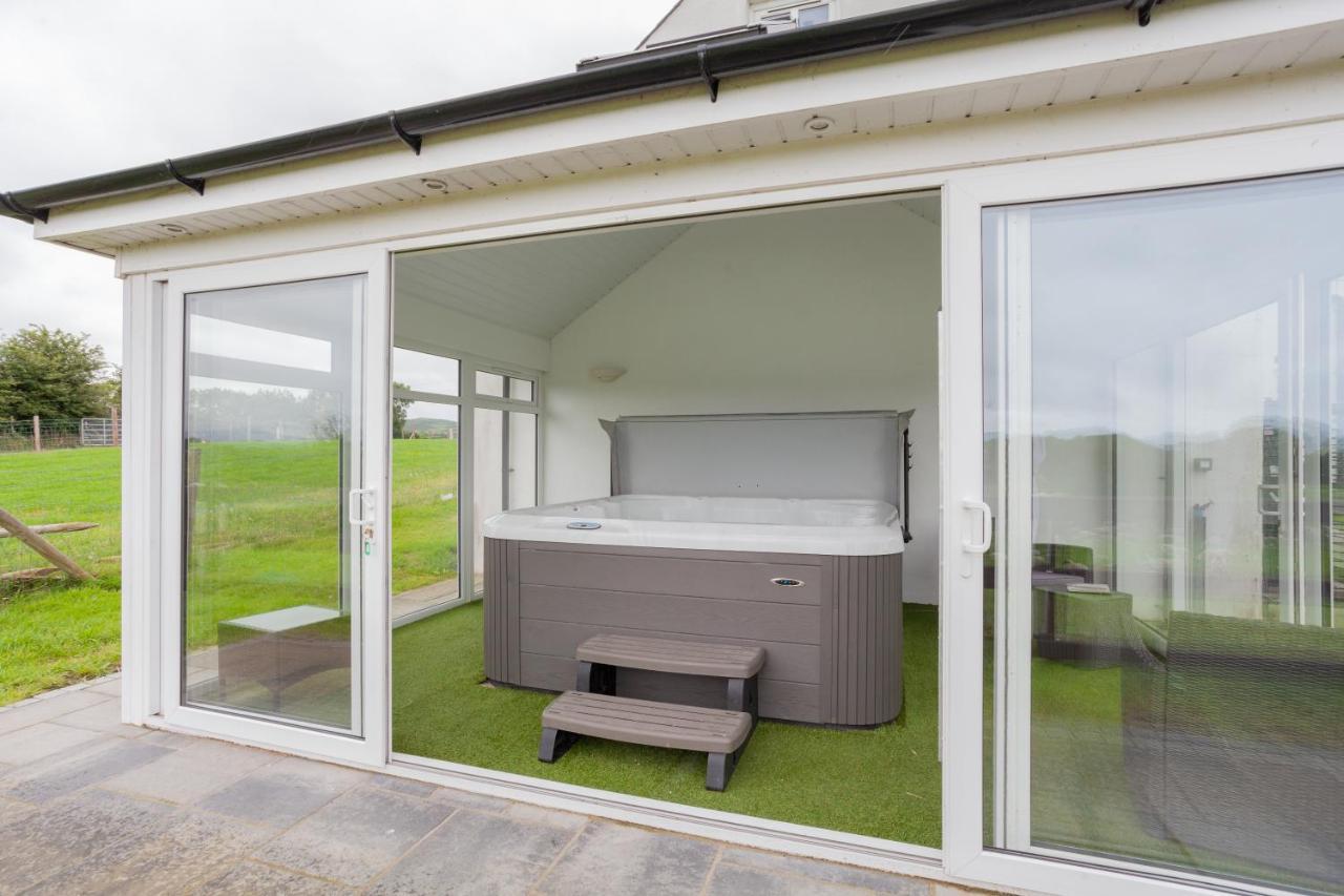 Beautiful Mountain Views & Private Hot Tub Villa Kilcoo Kültér fotó