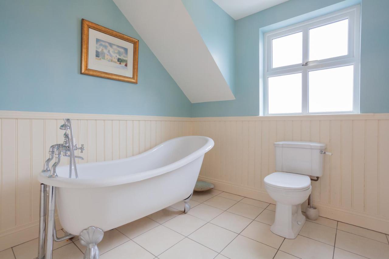 Beautiful Mountain Views & Private Hot Tub Villa Kilcoo Kültér fotó