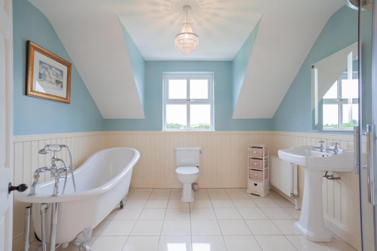 Beautiful Mountain Views & Private Hot Tub Villa Kilcoo Kültér fotó