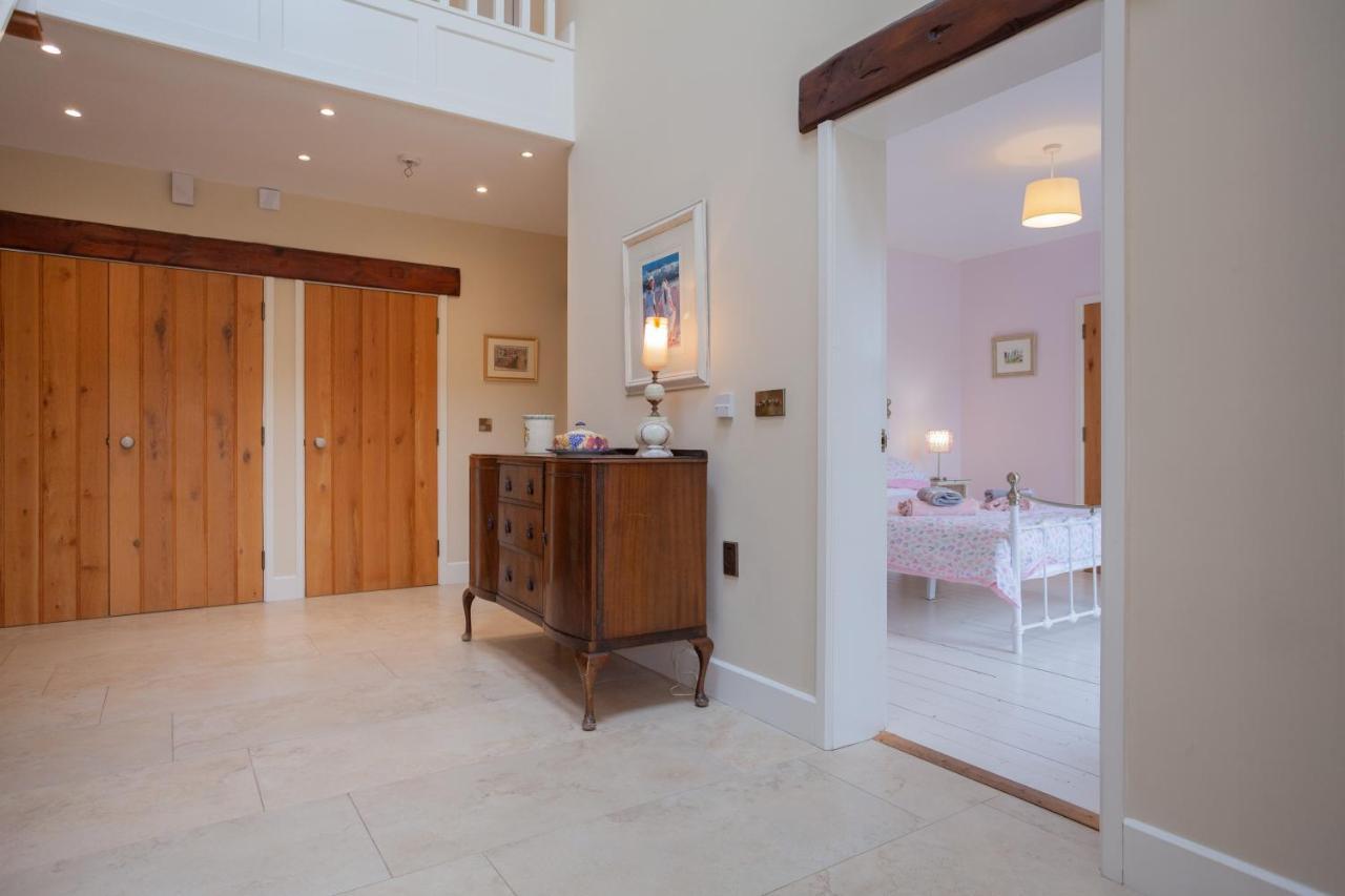 Beautiful Mountain Views & Private Hot Tub Villa Kilcoo Kültér fotó