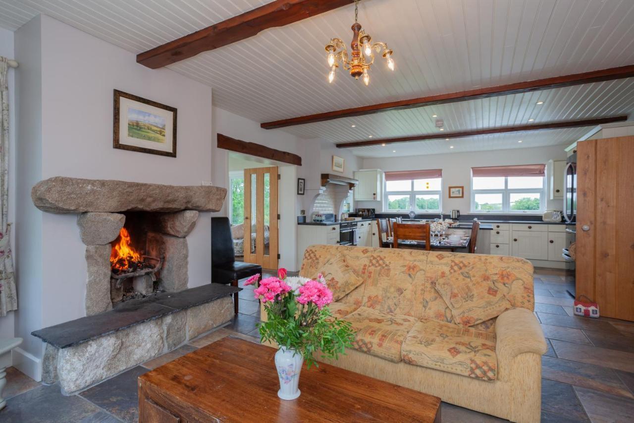 Beautiful Mountain Views & Private Hot Tub Villa Kilcoo Kültér fotó