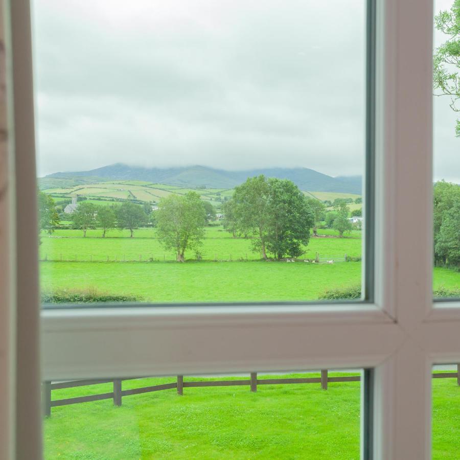 Beautiful Mountain Views & Private Hot Tub Villa Kilcoo Kültér fotó
